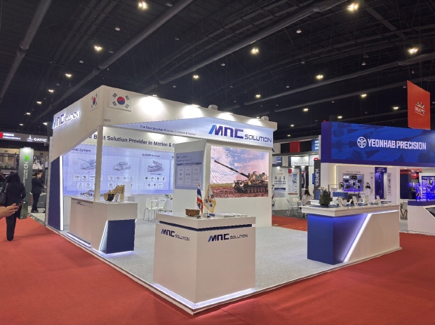 엠앤씨솔루션 태국 ‘Defense & Security 2025’ 참가 전시 부스 모습
