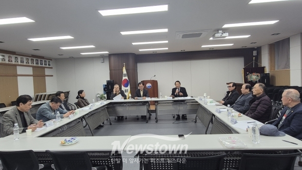 부산제주특별자치도민회 회장선출위원회 회의 모습