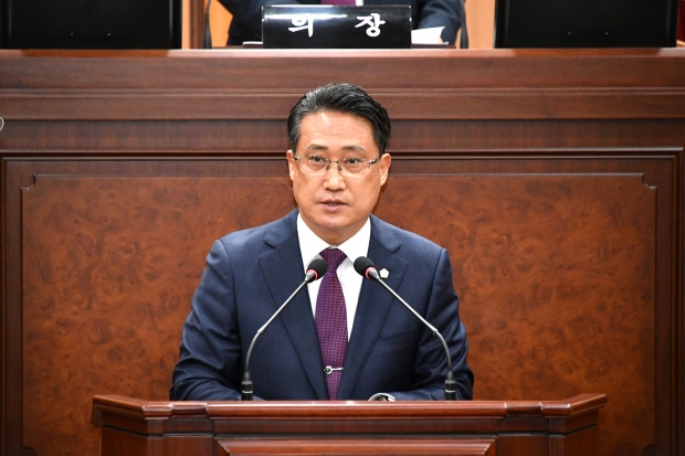 21일 제275회 정례회 제1차 본회의 5분 자유발언에서 송재석 시의원이 발언을 하고있다./사진 김해시의회