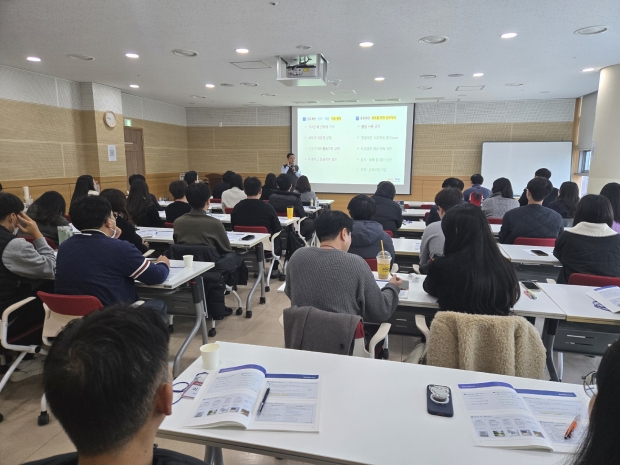 창원특례시, 24일 6급 이하 희망직원 43명을 대상으로 ‘공유재산 및 물품 전문교육’을 실시했다/창원특례시