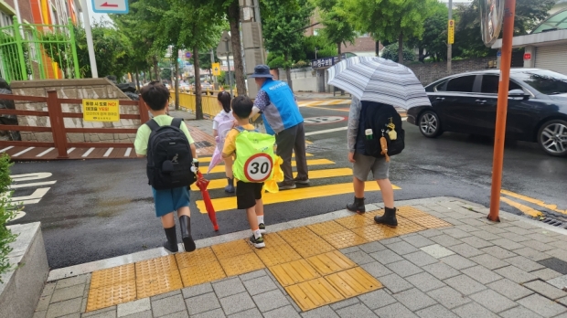 창원특례시, 2026년 노인일자리 사업 참여자 모집, 노인일자리 노인공익활동 스쿨존지킴이/창원특례시