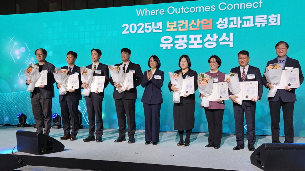 알테오젠 이선배 상무 좌측 첫번째