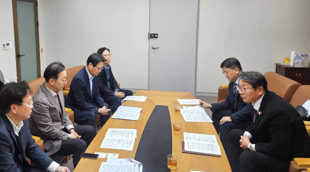 김해시장, 국토부 장관 만나 현안사업 적극 지원 건의/사진 김해시 제공