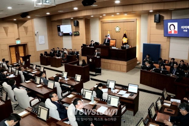 제275회 김해시의회 제2차 정례회 본회의 이미애 의원  시정질문/사진 김국진기자