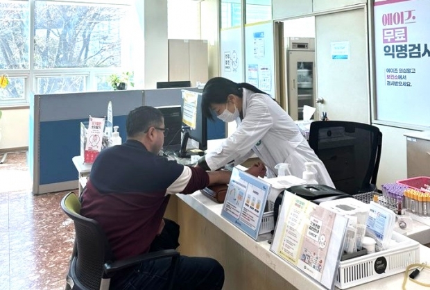 김해시보건소, 외국인 휴일 건강검진 실시/사진 김해시 제공