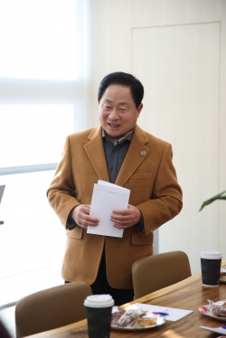 주광덕 남양주시장이 ‘2025 하반기 시민리포터 워크숍’에서 시민리포터들을 격려했다. <br>