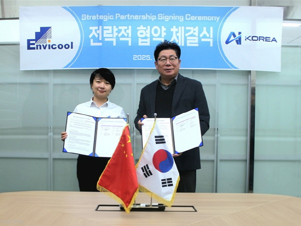 에이아이코리아 안진호 대표(오른쪽)와 엔비쿨 제인 덩 해외사업본부장
