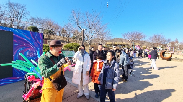 김해가야테마파크, 크리스마스 이벤트 풍성(작년 크리스마스 행사 모습)/사진 김해시 제공