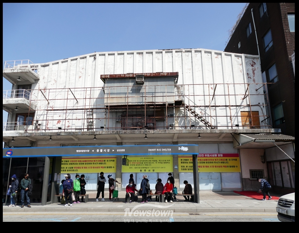 철거전의 아카데미극장 전경 (2023년 3월 22일 촬영)