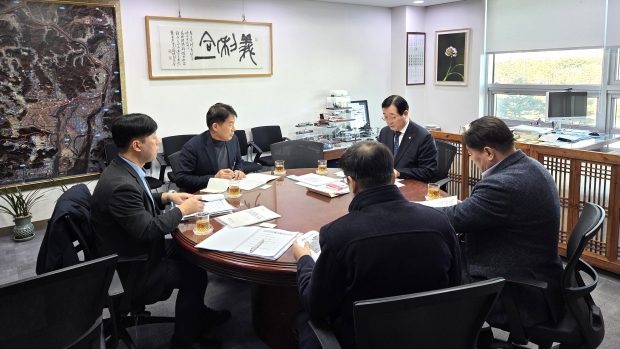 경남도, 민홍철 국회의원 방문 건의 모습/사진 경남도제공