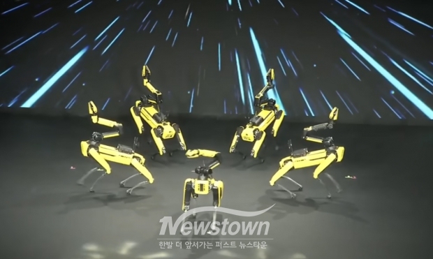 2026 CES에서 현대차가 개발한 로봇들이 군무를 선보였다/현대차그룹 영상 캡처