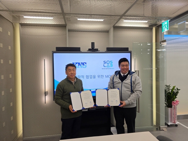 케이엔에스-에스오에스랩 MOU 체결식 (자료제공=케이엔에스, 에스오에스랩)설명: (왼쪽부터) 정봉진 케이엔에스 대표이사, 정지성 에스오에스랩 대표이사