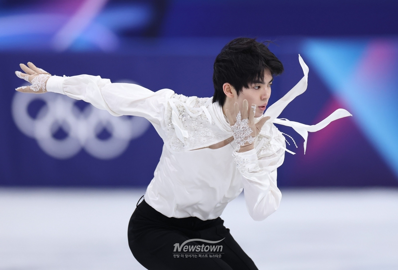대한민국의 차준환이 14일(한국시간) '2026 밀라노·코르티나 동계올림픽' 남자 싱글 프리스케이팅 경기에서 연기를 펼치고 있다./로이터