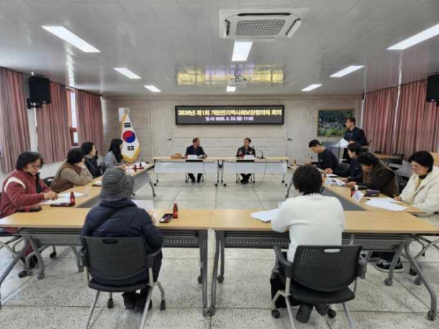 고성군은 개천면사무소 회의실에서 2026년 제1회 정기회의를 개최 특화사업 추진 방향을 논의했다/고성군