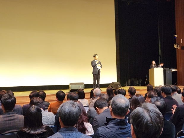 정일영 의원이 축사를 하고 있다.