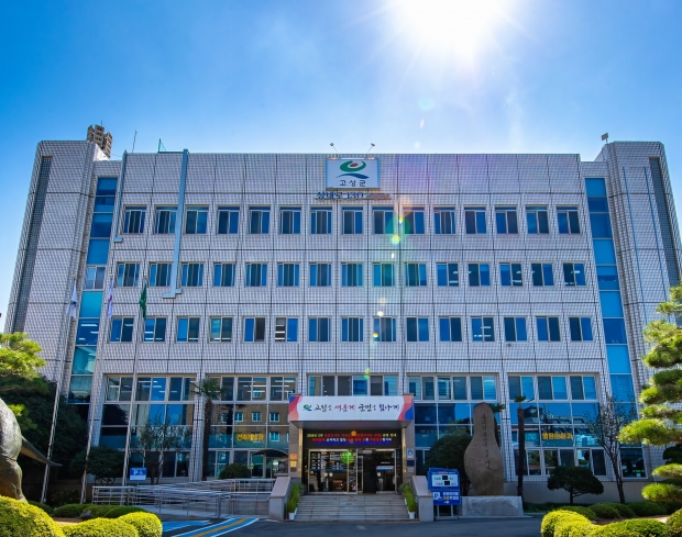 경남고성군은 영아의 건강한 성장 지원과 출산 가정의 경제적 부담 완화를 위해 2월 26일부터 '출산 가정 영양꾸러미 바우처 사업'을 추진했다/고성군