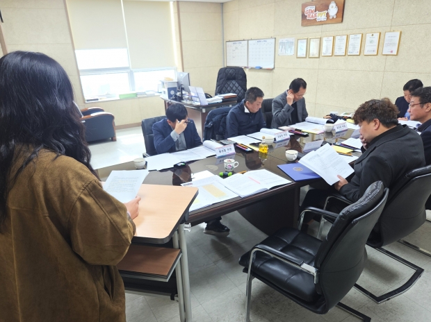 제1차 기금추천위원회 회의 모습/사진 김해시제공