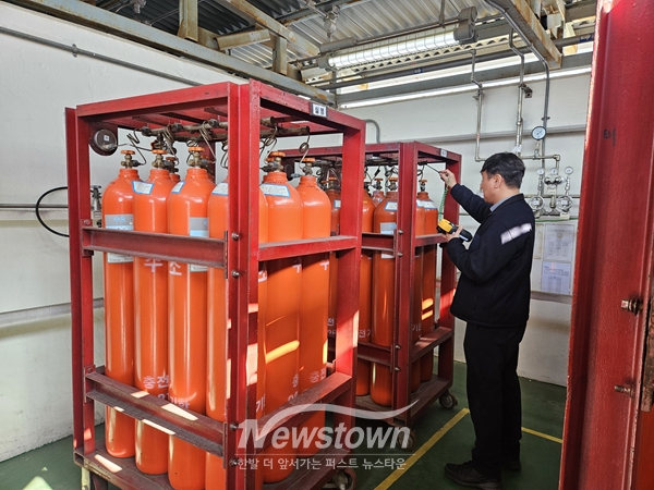 (사진 설명) 지난해 3월 영종국제도시 지역 고압가스 시설 안전점검 실시 현장 / 인천경제청