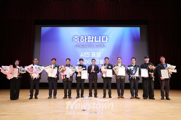 2026년 부천시 모범납세자 인증서 수여식 단체 기념 촬영 / 부천시