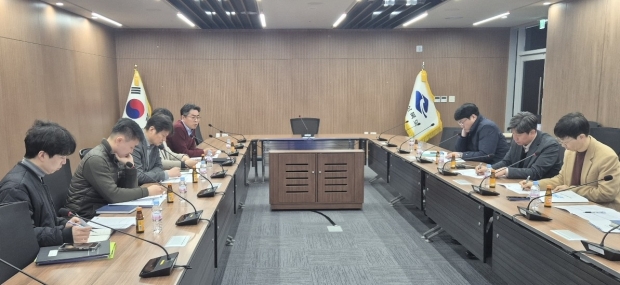 포항시는 지난 10일 경상북도 환동해지역본부 회의실에서 ‘수소연료전지 발전 클러스터 구축사업’ 중간점검 보고회를 개최했다.