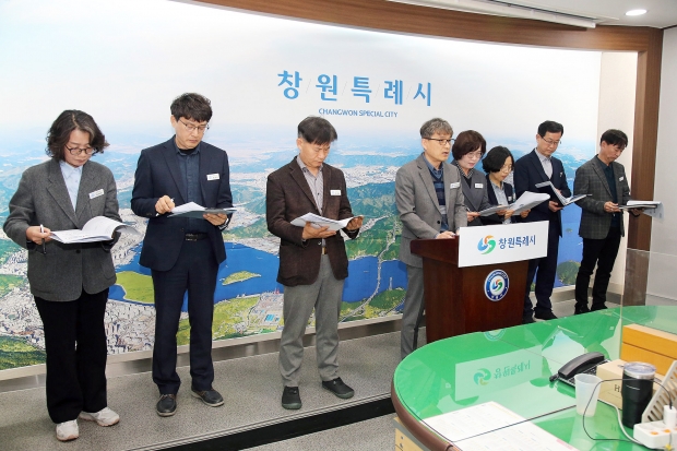 창원특례시 상수도사업을 정례브리핑을 통해 시민들이 안심하고 수돗물을 사용할 수 있도록 가정을 직접 방문해 수질을 검사하는 ‘청아수 안심확인제’를 연중 운영한다고 밝혔다/창원특례시
