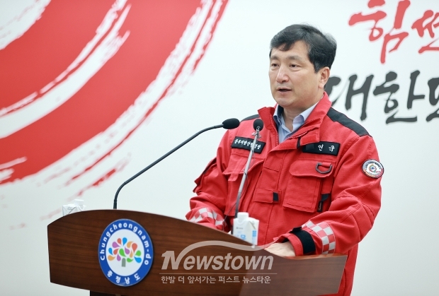 정연국 중부지방산림청장은 헬기와 산불전문진화 인력을 중심으로 지자체의 현장 대응을 지원하고 충청권에 배치된 산림청 헬기 11대와 도 임차 헬기 5대가 20분내 현장에 도착할 수 있도록 골든타임제도를 운영한다고 밝혔다.(사진 / 뉴스타운)