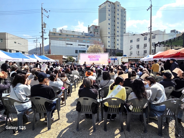 덕계 무지개상점가 온골목 플리마켓 행사 모습/사진 양산시제공