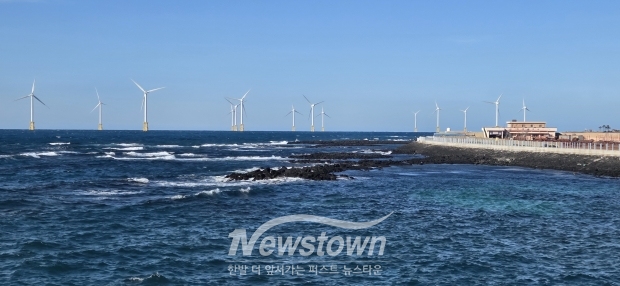 제주도 톤대섬 방파제 산책로 풍경사진