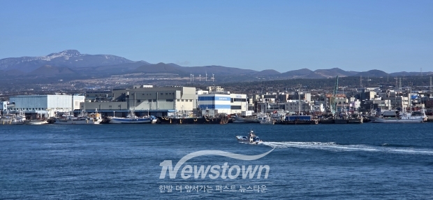 ​제주도 톤대섬 방파제 산책로 풍경사진​