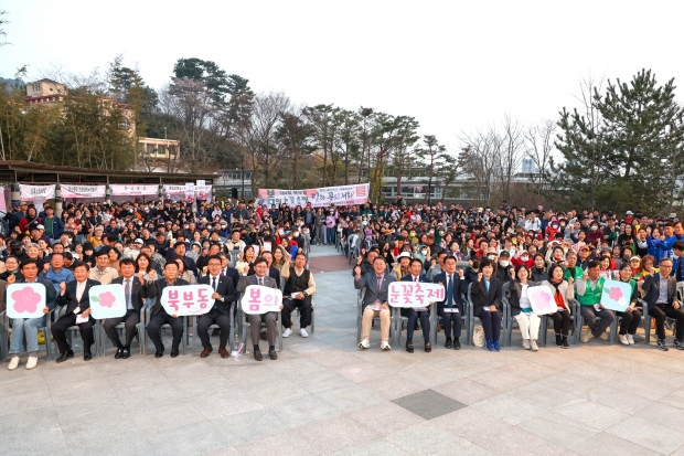 북부동 봄의 눈꽃축제/사진 김해시제공