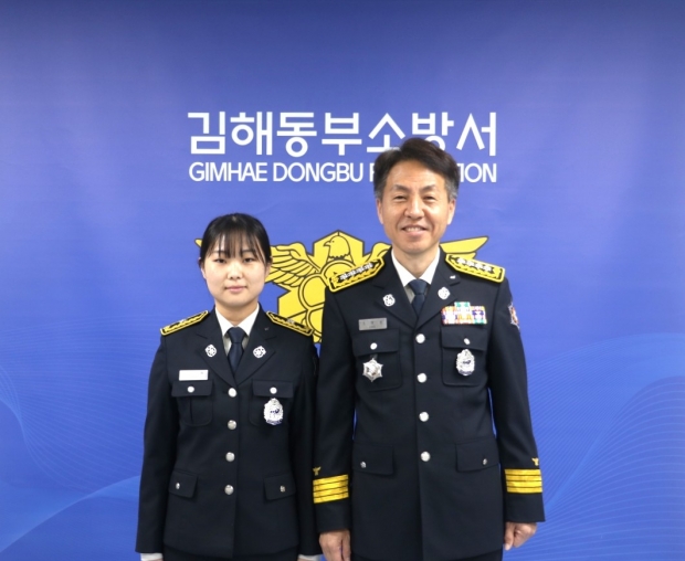 박승채 소방위(사진왼쪽)/사진 김해동부소방서