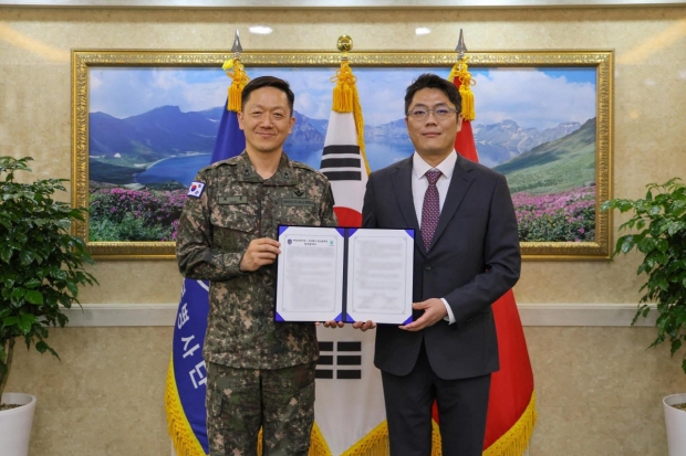 링크솔루션, 제72보병사단 MOU 체결식(자료제공=링크솔루션)설명: (왼쪽부터) 최훈 제72사단보병사단장, 최근식 링크솔루션 대표이사