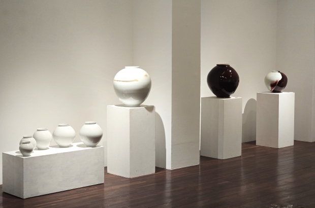 이한길 명장 전시도자기/사진 김해시제공