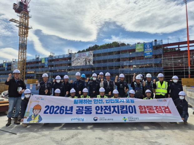 포항시는 7일 국제전시컨벤션센터 건립현장에서 ‘현장 밀착형 공동 안전지킴이 합동점검’을 진행했다.