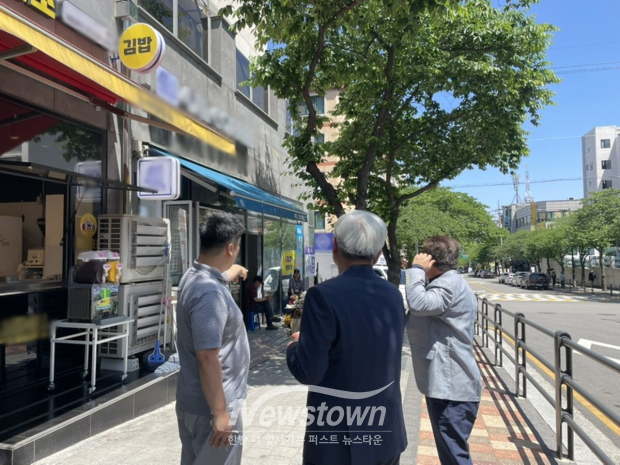 김원경 원미구청장이 도로변 노점 단속 실시 현장을 점검하였다. / 원미구