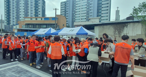주변 마을 일대 환경정화(사진 / 충청남도 제공)