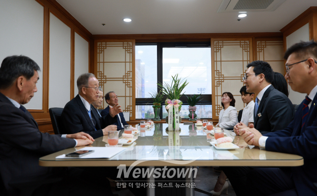 반기문 전 UN 사무총장, 충주시청 방문(사진 / 충주시 제공)