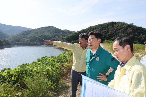 지난 29일 박용선 포항시장이 항사댐 건설 예정지를 방문해 현장점검에 나섰다.