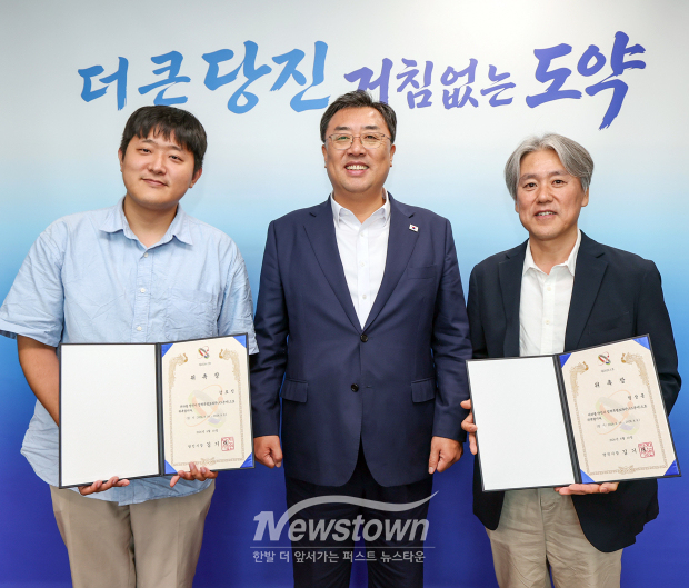 AX 분야 정책특별보좌관 위촉식(사진 / 좌측부터 강호진 보좌관, 김기재 당진시장, 정상훈 보좌관 ) 당진시 제공