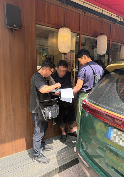 ​조직원 체포장면/사진 경남경찰청 제공​