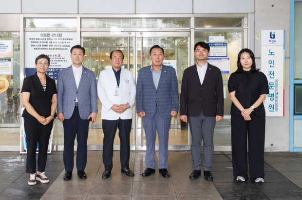 부천시의회 행정복지위원회가 부천시립노인전문병원 및 요양원을 방문해 운영·시설 관리 실태를 점검했다.
