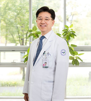 ​과학기술정보통신부의 첨단기술 활용 사회문제 해결 연구과제 총괄책임자인 양산부산대학교병원 재활의학과 신용일 교수./사진=양산시​